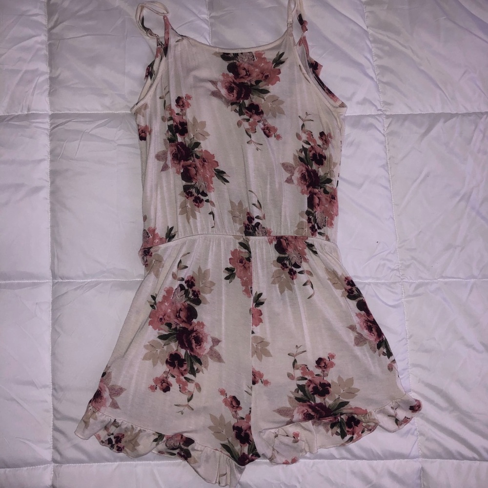 Floral romper! 🌺🌸🌻 - Picture 3 of 3